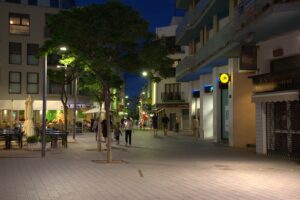Photo de nuit avec éclairage urbain